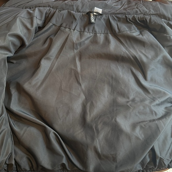 H&M | Divided | Large | Black| 100% Polyester | Winter Jacket - Picture 5 of 8